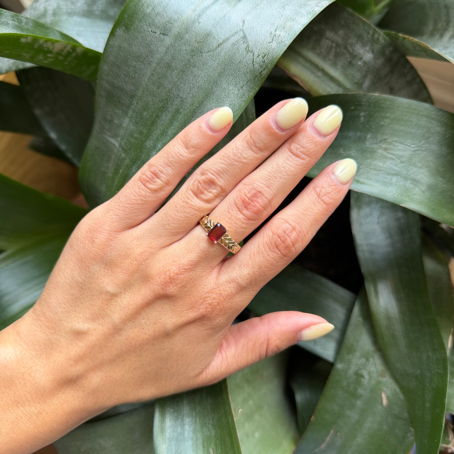 Bague Florale - Or Jaune 750 & Grenat