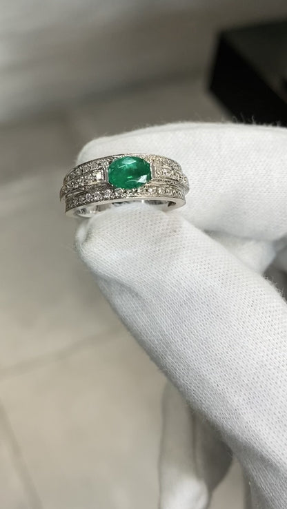 Ring - 750 White Gold Emerald &amp; Diamonds