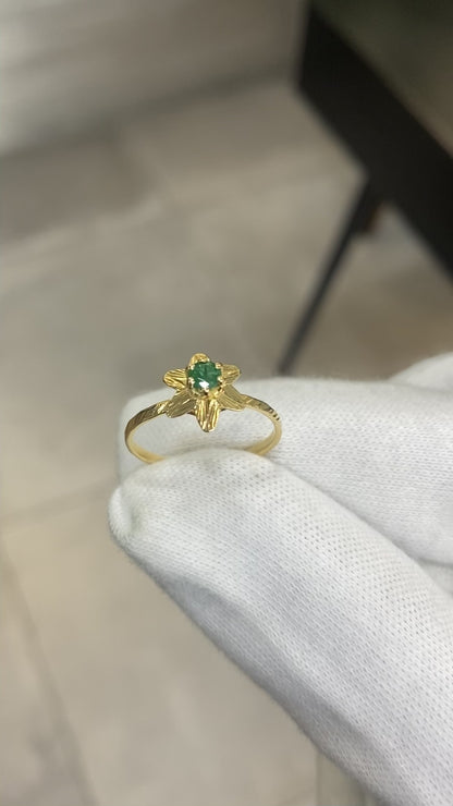 Ring - 750 Yellow Gold &amp; Emerald