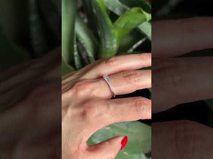 Solitaire Ring - 750 White Gold &amp; Diamonds
