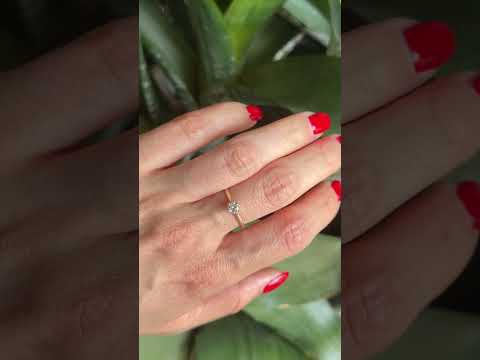 Solitaire Ring - 750 Yellow Gold &amp; Diamond