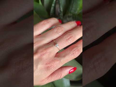 Solitaire Ring - 750 Yellow Gold &amp; Diamond