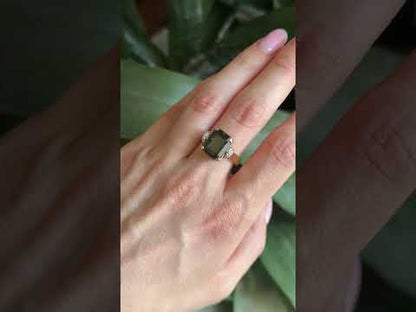 Cocktail Ring - 750 Yellow Gold Peridot & Diamonds