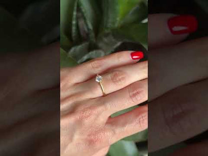 Solitaire Ring - 750 Yellow Gold &amp; Diamond