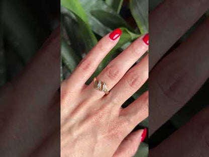 Wave Ring - 750 Yellow Gold & Diamonds