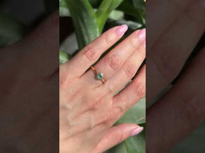 Solitaire Ring - 750 Yellow Gold &amp; Emerald